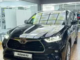 Toyota Highlander Prestige 2025 года за 28 900 000 тг. в Астана
