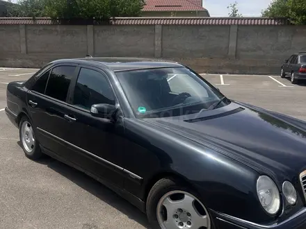 Mercedes-Benz E 320 1996 года за 3 800 000 тг. в Шымкент – фото 2