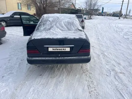 Mercedes-Benz E 220 1992 года за 600 000 тг. в Жезказган – фото 2