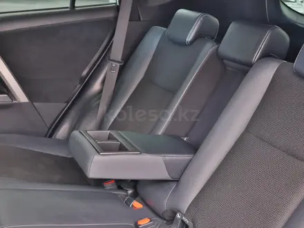 Toyota RAV4 Prestige 2016 года за 9 890 000 тг. в Алматы – фото 16