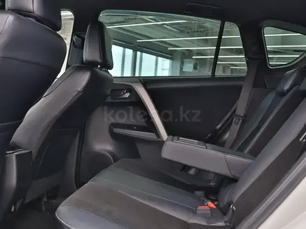 Toyota RAV4 Prestige 2016 года за 9 890 000 тг. в Алматы – фото 15