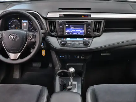 Toyota RAV4 Prestige 2016 года за 9 890 000 тг. в Алматы – фото 12
