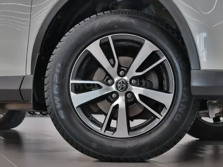 Toyota RAV4 Prestige 2016 года за 9 890 000 тг. в Алматы – фото 8