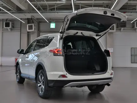 Toyota RAV4 Prestige 2016 года за 9 890 000 тг. в Алматы – фото 7
