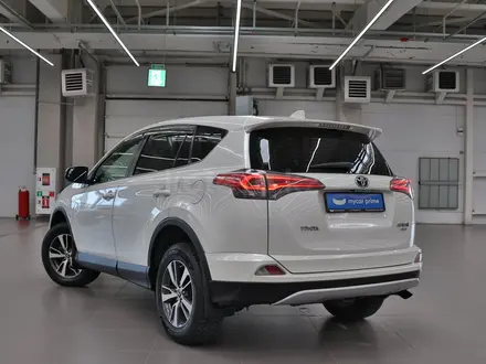 Toyota RAV4 Prestige 2016 года за 9 890 000 тг. в Алматы – фото 4