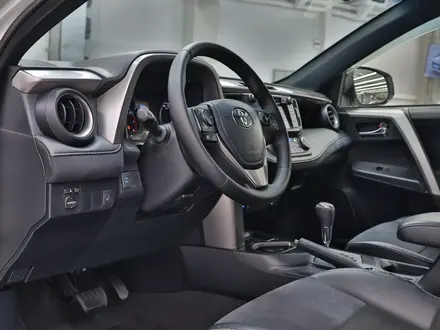 Toyota RAV4 Prestige 2016 года за 9 890 000 тг. в Алматы – фото 11
