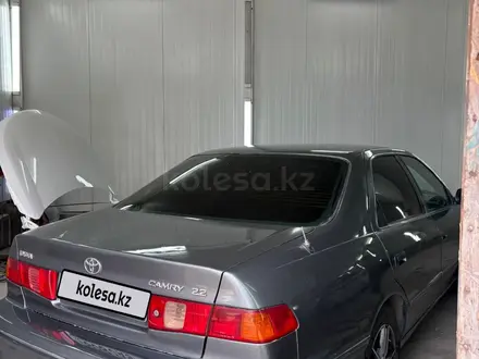 Toyota Camry 2001 года за 3 100 000 тг. в Шымкент – фото 2