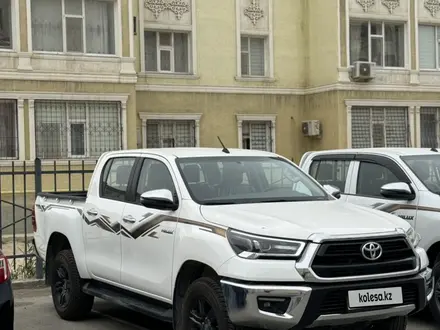 Toyota Hilux 2024 года за 20 500 000 тг. в Актау