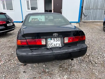 Toyota Camry 2001 года за 2 028 600 тг. в Алматы – фото 2