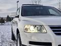 Volkswagen Touareg 2005 годаfor6 700 000 тг. в Алматы – фото 16