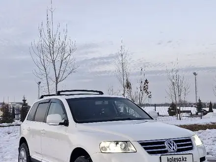 Volkswagen Touareg 2005 года за 6 700 000 тг. в Алматы – фото 17