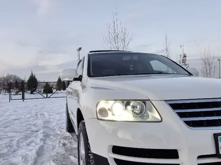 Volkswagen Touareg 2005 года за 6 700 000 тг. в Алматы – фото 8