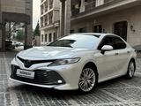 Toyota Camry 2020 года за 14 800 000 тг. в Алматы