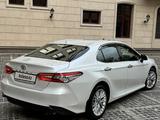 Toyota Camry 2020 года за 14 800 000 тг. в Алматы – фото 4