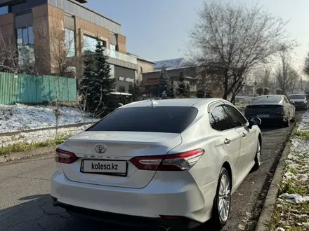 Toyota Camry 2020 года за 14 000 000 тг. в Алматы – фото 6