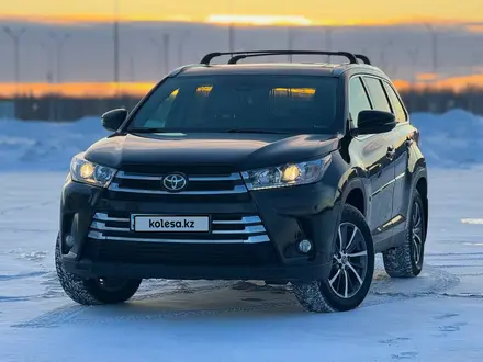 Toyota Highlander 2019 года за 18 900 000 тг. в Астана