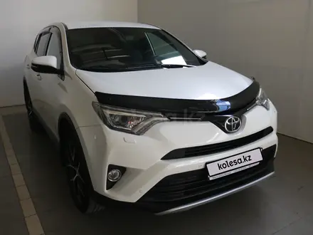 Toyota RAV4 2017 года за 11 990 000 тг. в Актобе – фото 3