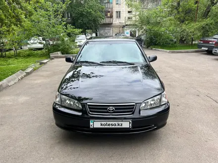Toyota Camry 2000 года за 3 520 000 тг. в Алматы