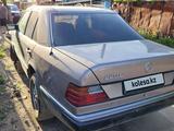 Mercedes-Benz E 220 1993 года за 600 000 тг. в Мерке – фото 4