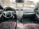 Toyota Camry 2007 года за 6 390 000 тг. в Актобе – фото 3