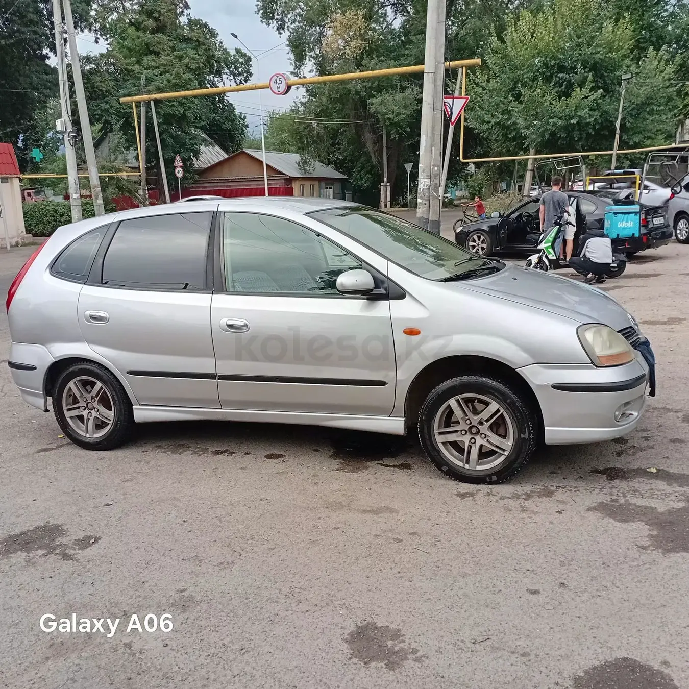 Nissan Tino, 2002