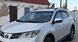 Toyota RAV4 2015 года за 9 000 000 тг. в Атырау – фото 2