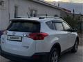 Toyota RAV4 2015 года за 9 000 000 тг. в Атырау – фото 4