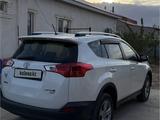 Toyota RAV4 2015 года за 9 000 000 тг. в Атырау – фото 4