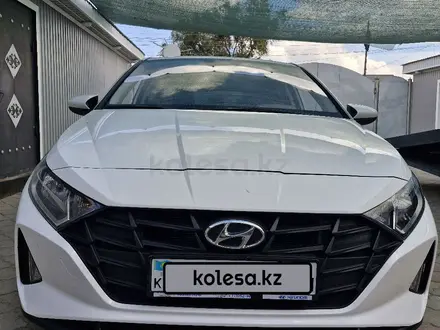 Hyundai i20 2023 года за 7 800 000 тг. в Актобе – фото 2