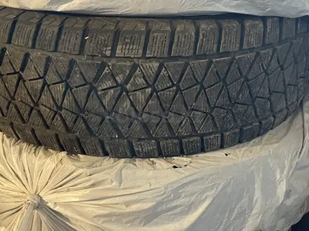 Зимнюю резину Bridgestone за 120 000 тг. в Алматы