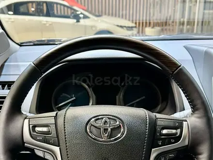 Toyota Land Cruiser Prado 2023 года за 43 780 000 тг. в Актобе – фото 17