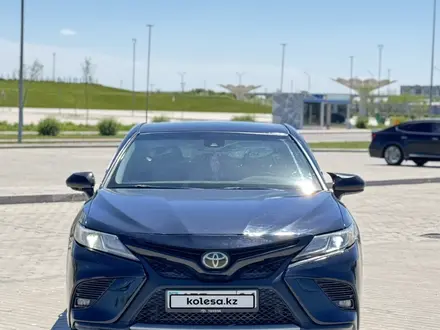 Toyota Camry 2020 года за 8 200 000 тг. в Астана – фото 2
