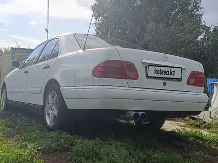 Mercedes-Benz E 200 1996 года за 3 000 000 тг. в Семей – фото 11