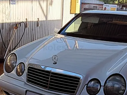 Mercedes-Benz E 200 1996 года за 3 000 000 тг. в Семей – фото 13