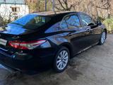 Toyota Camry 2018 годаfor9 000 000 тг. в Шымкент – фото 2