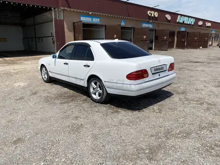 Mercedes-Benz E 230 1996 года за 2 500 000 тг. в Тараз – фото 4