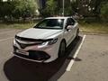 Toyota Camry 2020 года за 11 800 000 тг. в Астана – фото 2