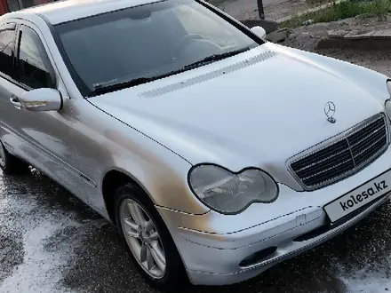 Mercedes-Benz C 240 2000 года за 2 750 000 тг. в Алматы – фото 2