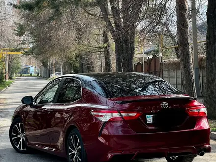 Toyota Camry 2017 года за 9 999 999 тг. в Алматы – фото 4