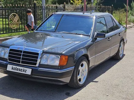 Mercedes-Benz E 230 1992 года за 3 000 000 тг. в Алматы