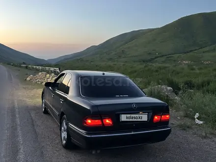 Mercedes-Benz E 220 2002 года за 3 200 000 тг. в Алматы – фото 13