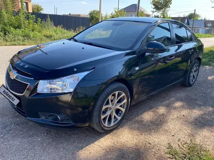 Chevrolet Cruze 2012 года за 3 900 000 тг. в Уральск – фото 2
