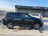 Toyota RAV4 2017 года за 9 300 000 тг. в Актау – фото 3