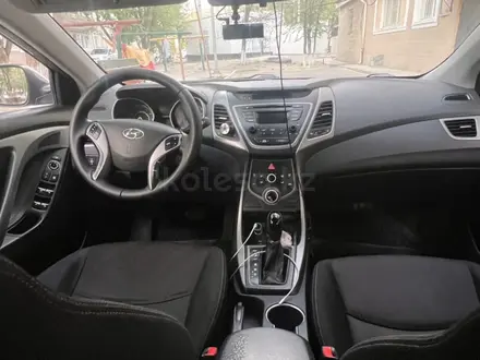 Hyundai Elantra 2015 года за 5 300 000 тг. в Атырау – фото 4