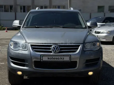 Volkswagen Touareg 2008 года за 7 000 000 тг. в Астана