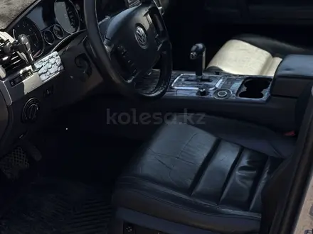 Volkswagen Touareg 2008 года за 7 000 000 тг. в Астана – фото 11