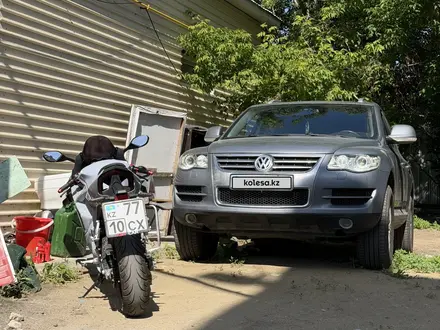 Volkswagen Touareg 2008 года за 7 000 000 тг. в Астана – фото 12