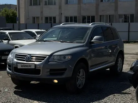 Volkswagen Touareg 2008 года за 7 000 000 тг. в Астана – фото 2