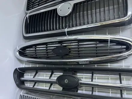 Решетка радиатора Форд за 5 000 тг. в Актобе – фото 2