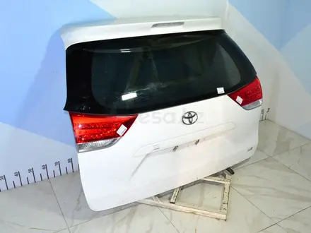 Крышка багажника Toyota Sienna за 400 000 тг. в Тараз – фото 3